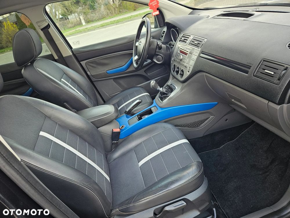 Ford Kuga 2.0 TDCi 2x4 Titanium - 10