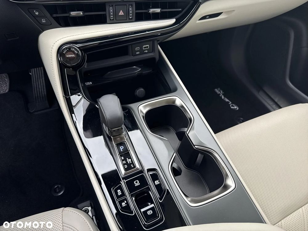 Lexus NX 350h Omotenashi AWD - 24