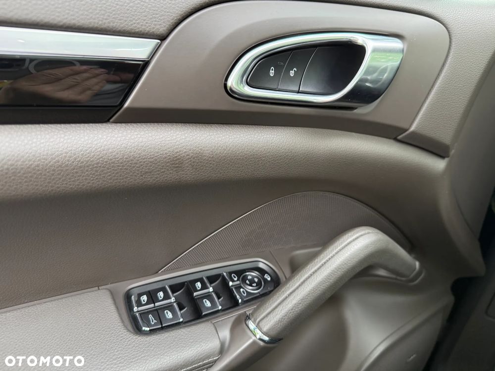 Porsche Cayenne - 15