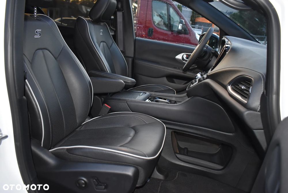 Chrysler Pacifica - 19