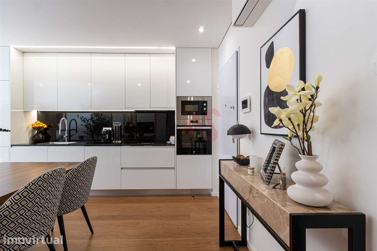 Apartamento T1+1 com varanda e lugar de garagem em Canidelo - Grande imagem: 2/23