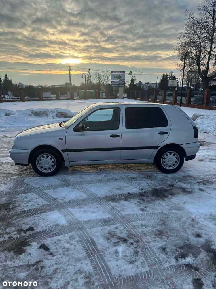 Volkswagen Golf - 1