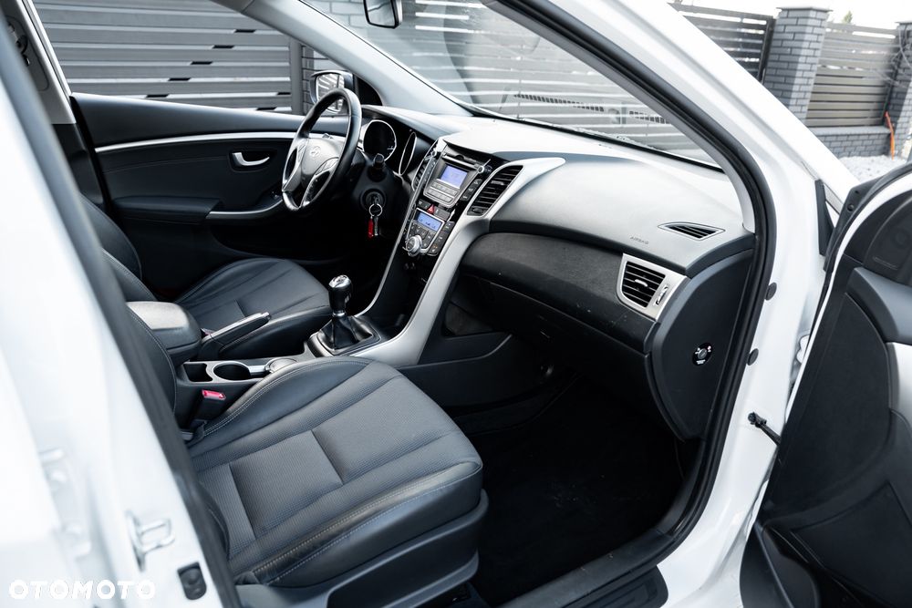 Hyundai i30 i30cw 1.6 Trend - 23