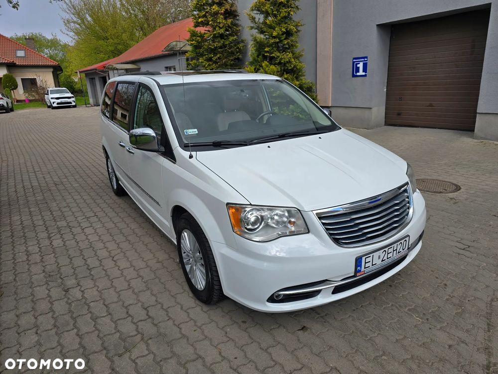 Chrysler Town & Country - 9