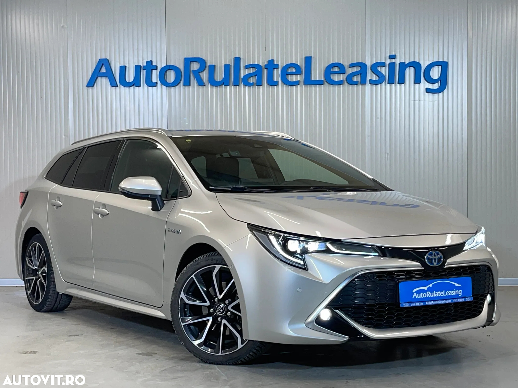 Toyota Corolla 2.0 Hybrid Lounge - 2