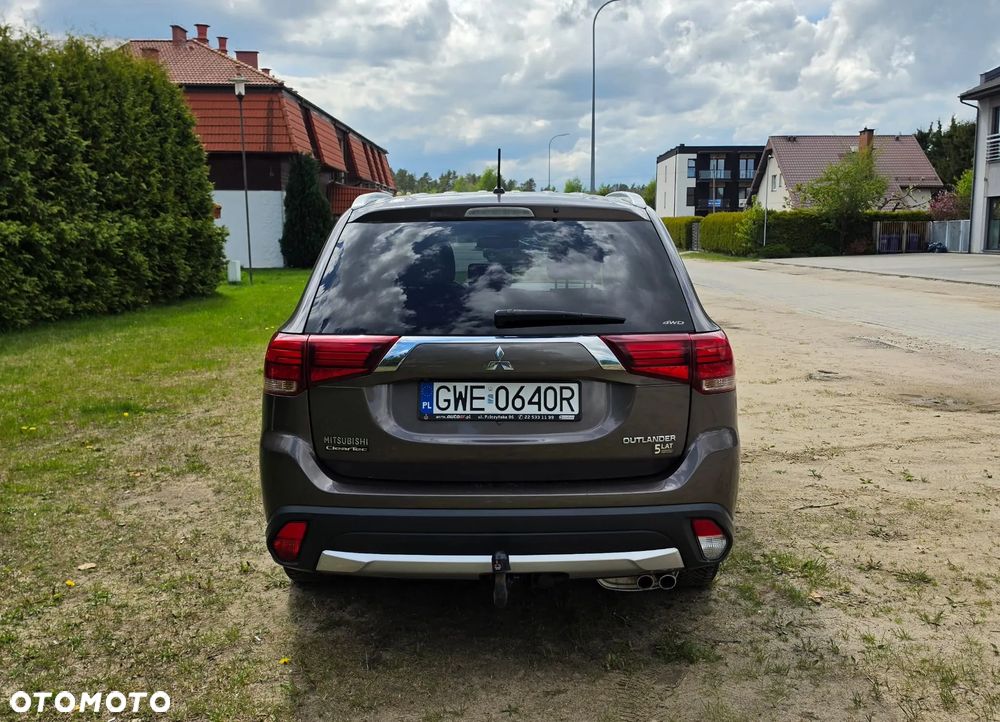 Mitsubishi Outlander 2.0 Instyle + 4WD CVT - 9