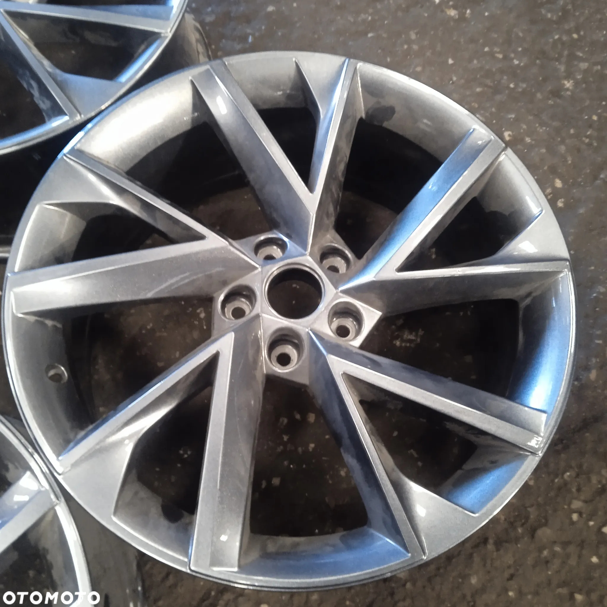 Felgi Skoda Octavia III RS 19" ET44 - 3
