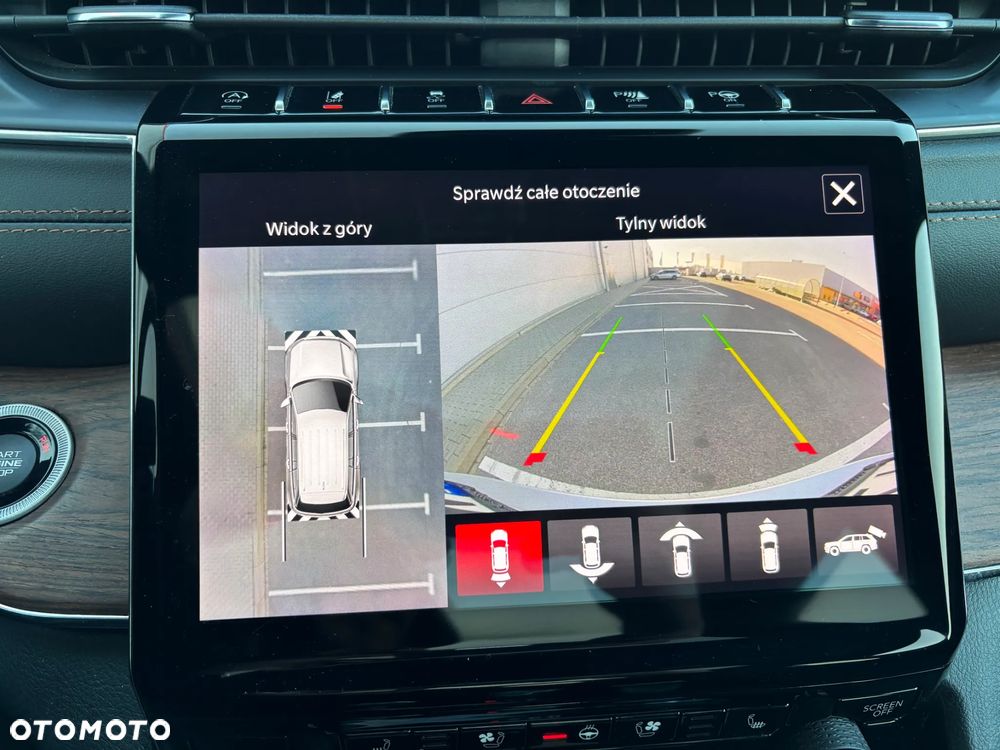 Jeep Grand Cherokee - 38