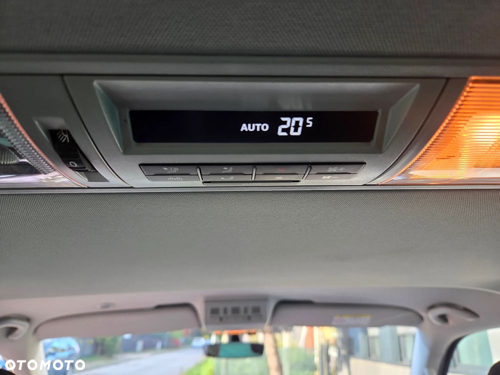 Volkswagen Caravelle 2.0 TDI L2 Comfortline - 27