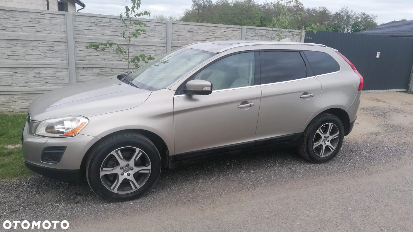 Volvo XC 60 T6 AWD Momentum - 2