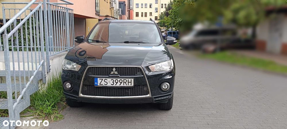 Mitsubishi Outlander - 2