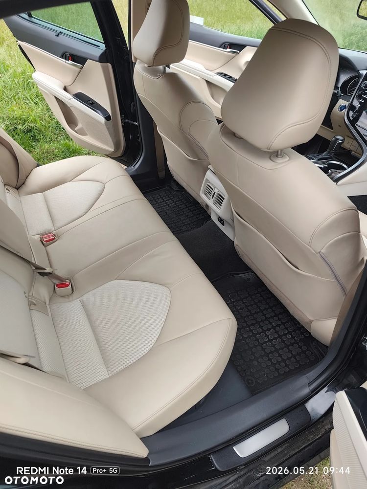 Toyota Camry 2.5 Hybrid Executive CVT - 14