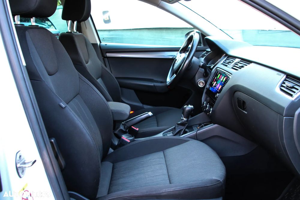 Skoda Octavia 2.0 TDI ELEGANCE DSG - 14