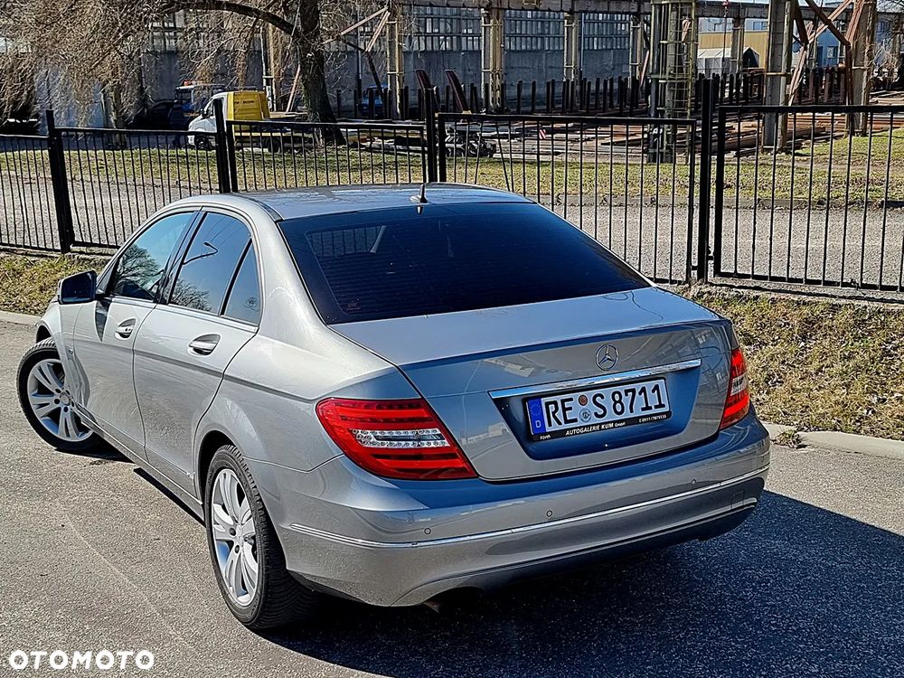 Mercedes-Benz Klasa C 180 CGI BlueEFFICIENCY Avantgarde - 11