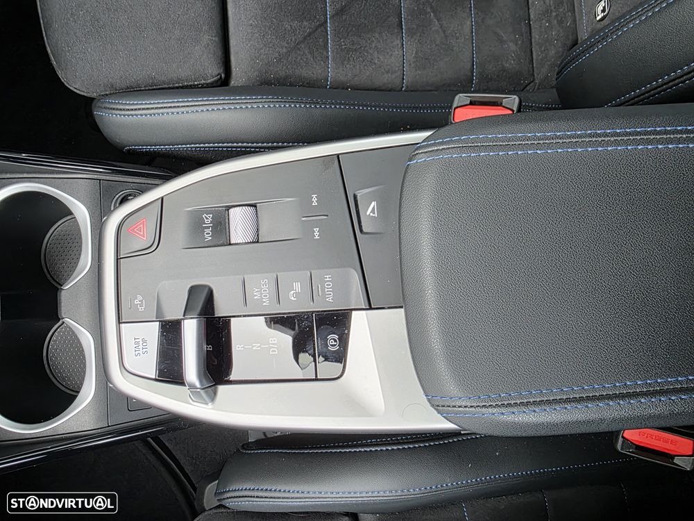 BMW iX2 eDrive20 Pack Desportivo M - 27