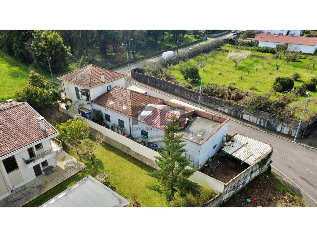 Edifício com enorme potencial no coração do Castêlo da Maia - Grande imagem: 3/13