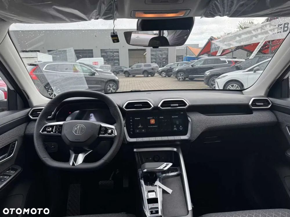 MG ZS Hybrid+ - 11