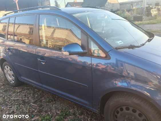 Volkswagen Touran - 4