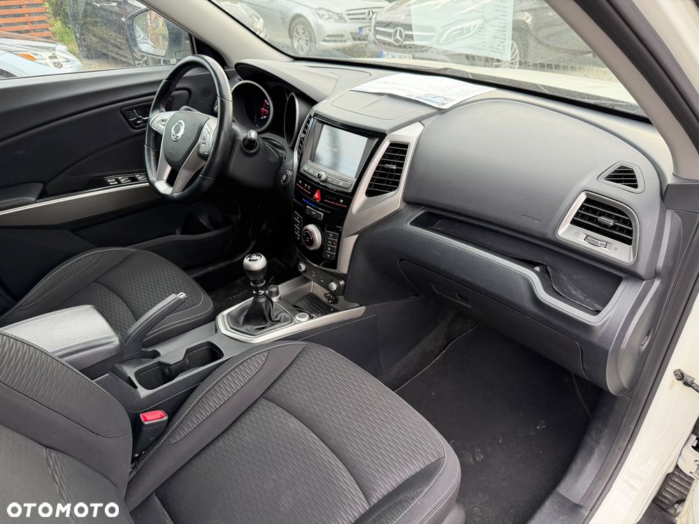 SsangYong/KGM Tivoli e-XGi 160 2WD Black+White - 39