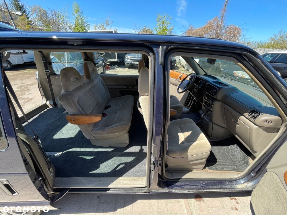 Chrysler Voyager 3.3 SE - 10