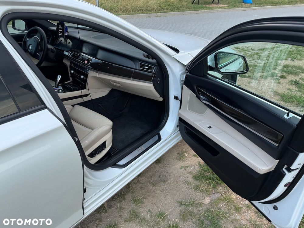 BMW Seria 7 740d - 13