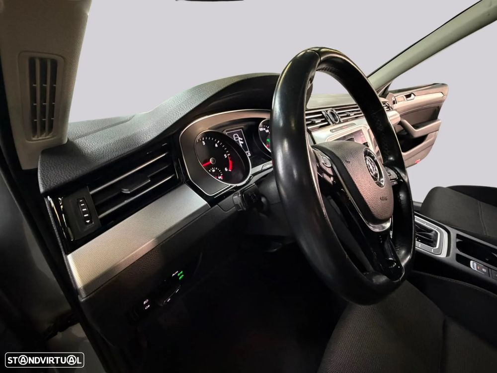 VW Passat 1.6 TDI Business DSG - 21