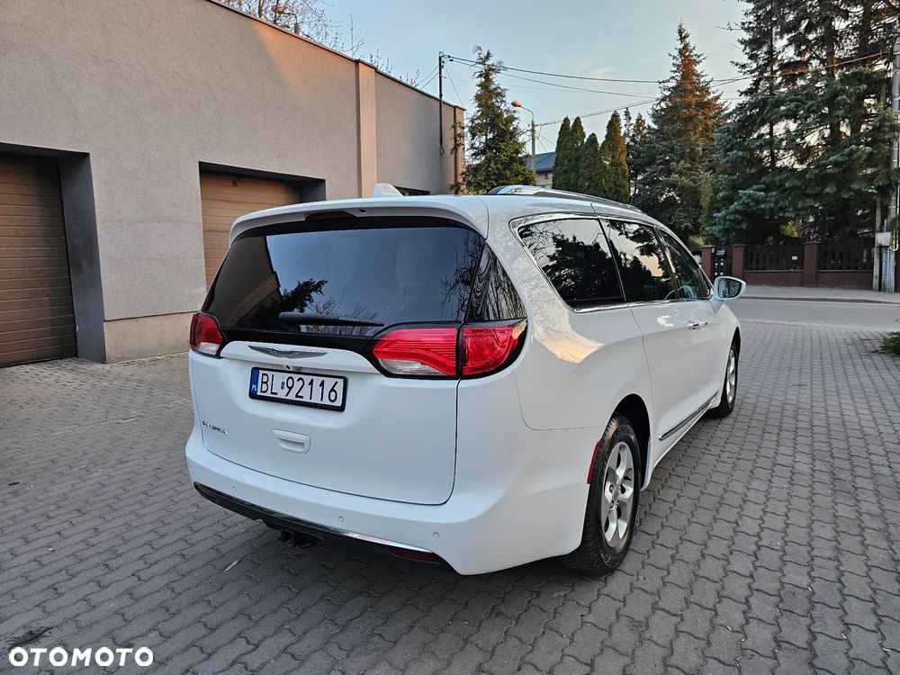 Chrysler Pacifica - 7