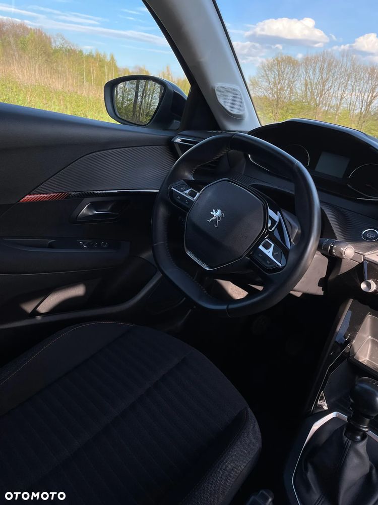 Peugeot 208 - 15