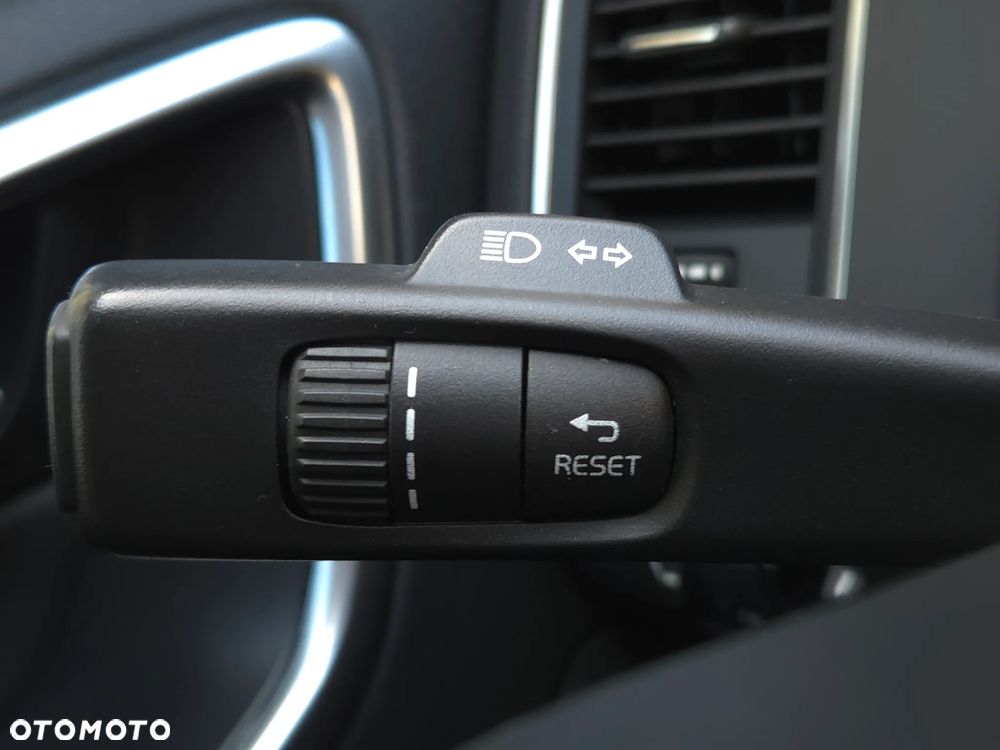 Volvo XC 60 D4 Drive-E R-Design Momentum - 19