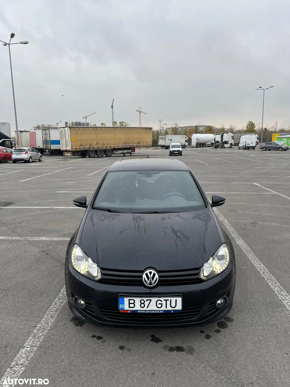 Volkswagen Golf - 1