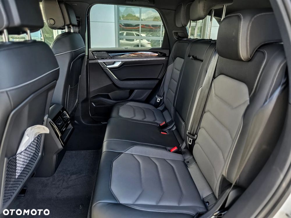 Volkswagen Touareg 3.0 V6 TDI 4Motion R-Line Final Edition - 14