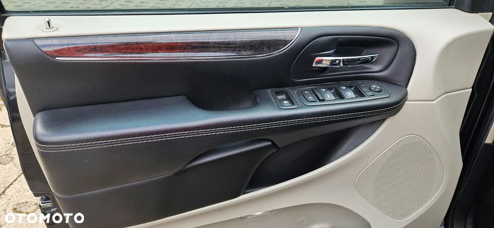 Chrysler Town & Country 3.6 Touring - 18
