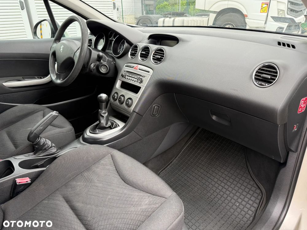 Peugeot 308 - 8