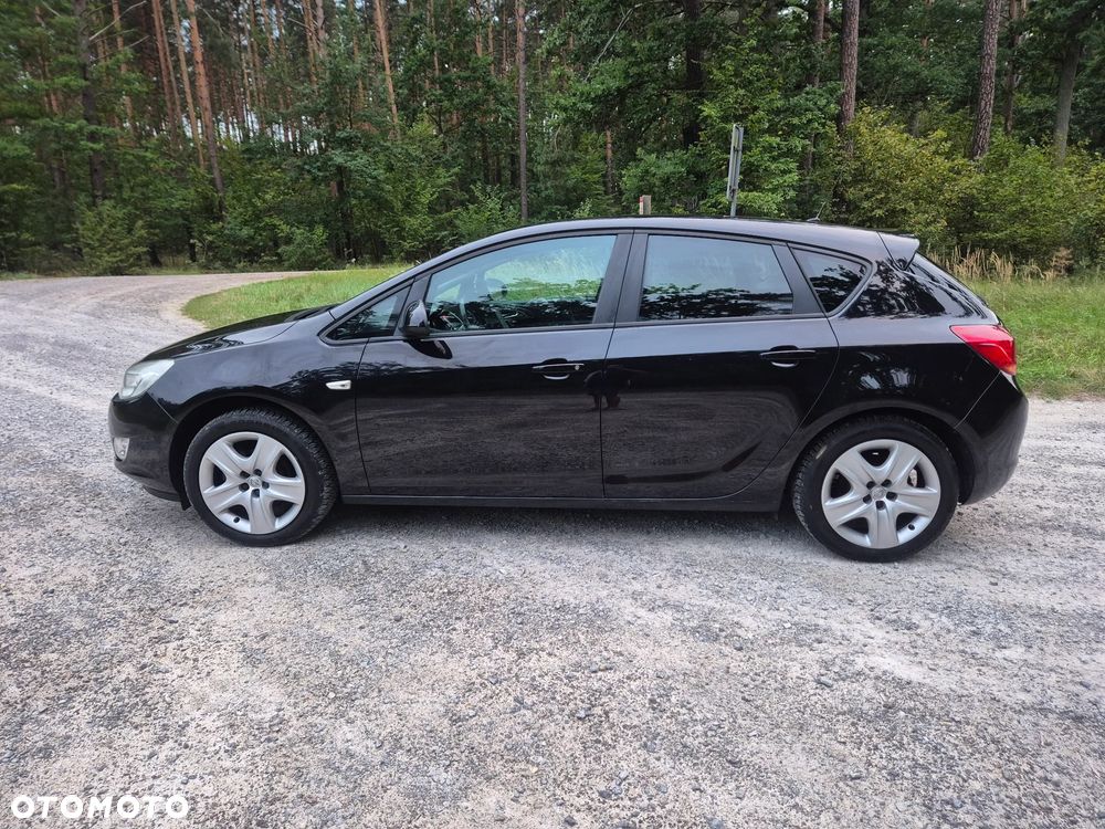 Opel Astra 2011 photo 5