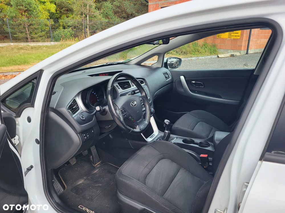 Kia Ceed 1.4 CVVT Attract - 24