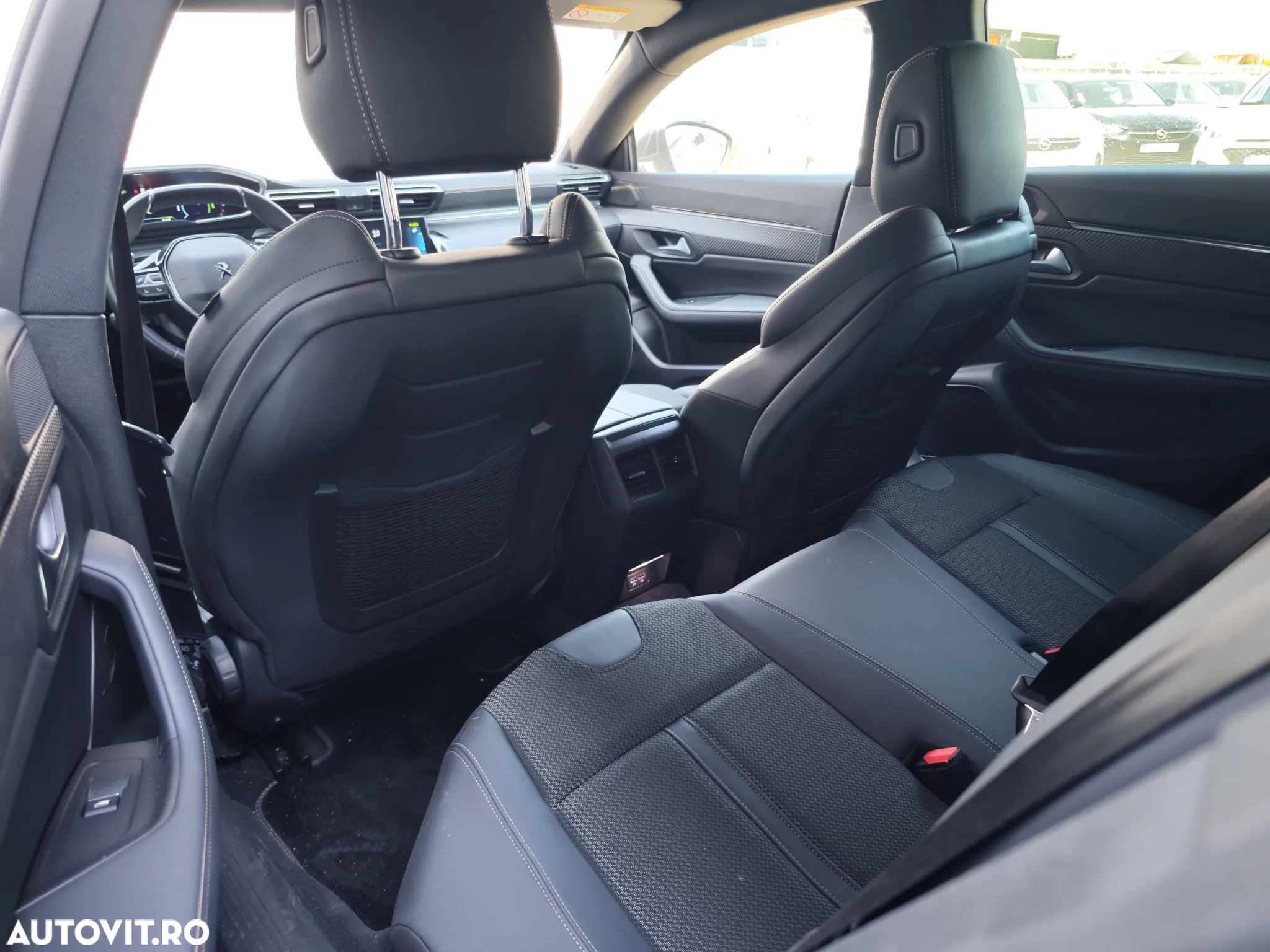 Peugeot 508 Plug-In Hybrid 225 e-EAT8 GT - 12