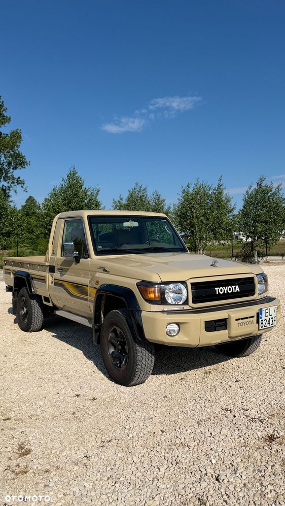 Toyota Land Cruiser - 1