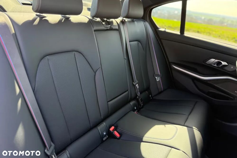 BMW Seria 3 M340i xDrive mHEV sport - 16