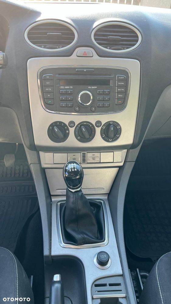 Ford Focus 1.6 TDCi DPF Style - 9
