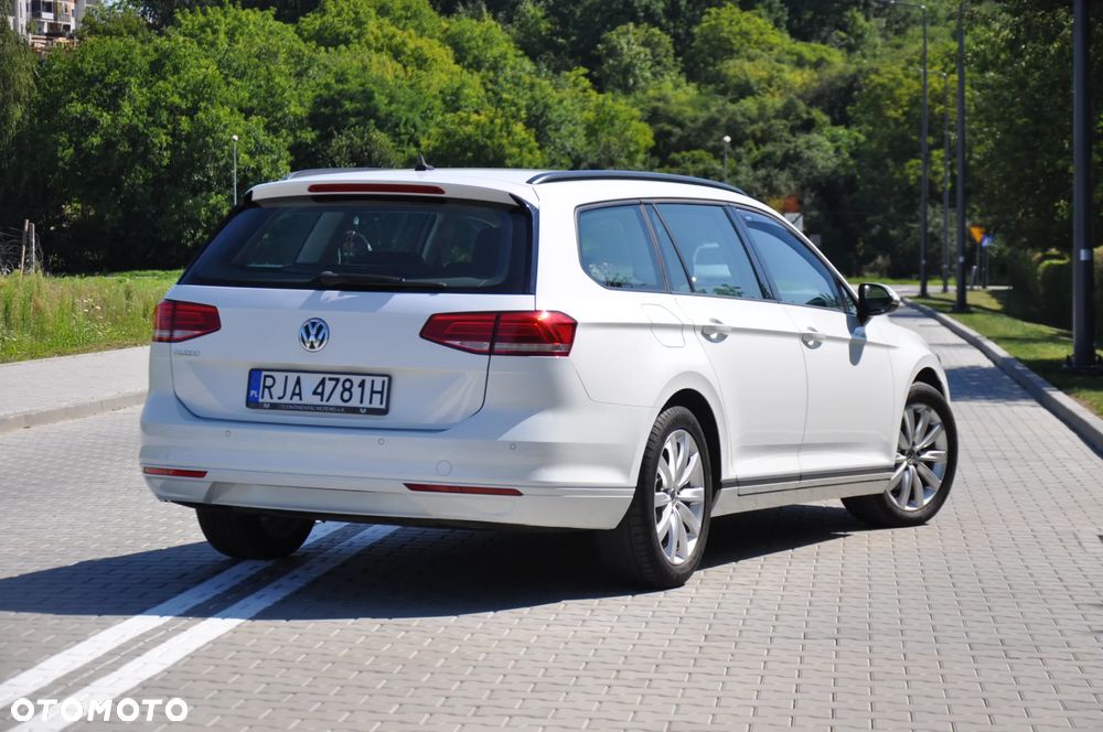 Volkswagen Passat 2.0 TDI SCR Comfortline - 31