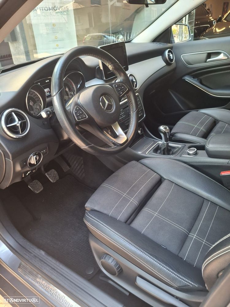 Mercedes-Benz GLA 180 d Urban - 11
