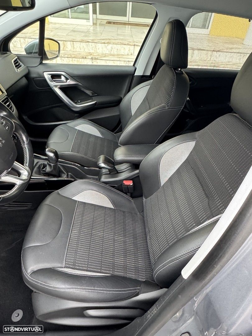 Peugeot 2008 1.2 PureTech Allure - 17