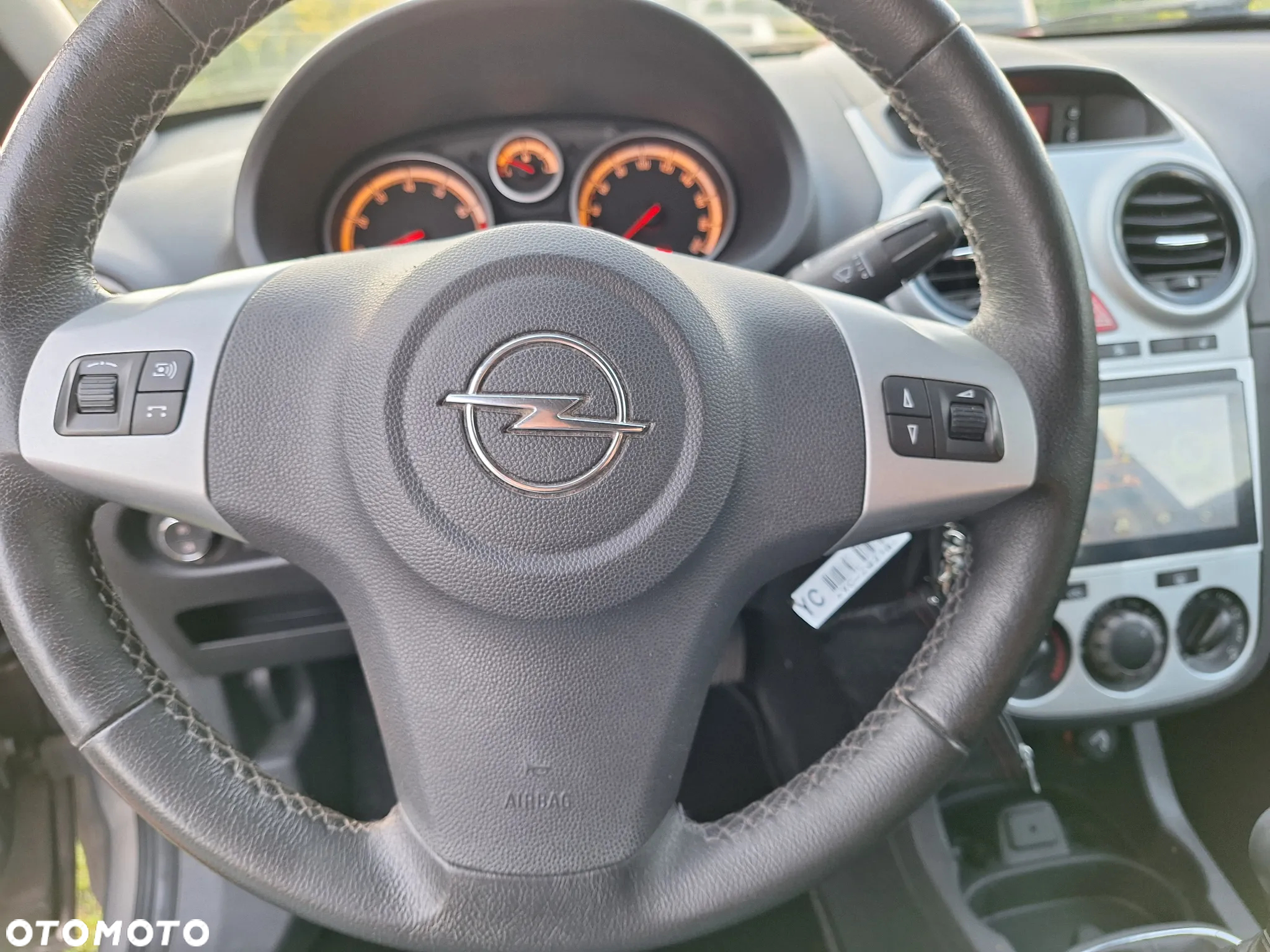 Opel Corsa 1.4 16V 150 Jahre - 13