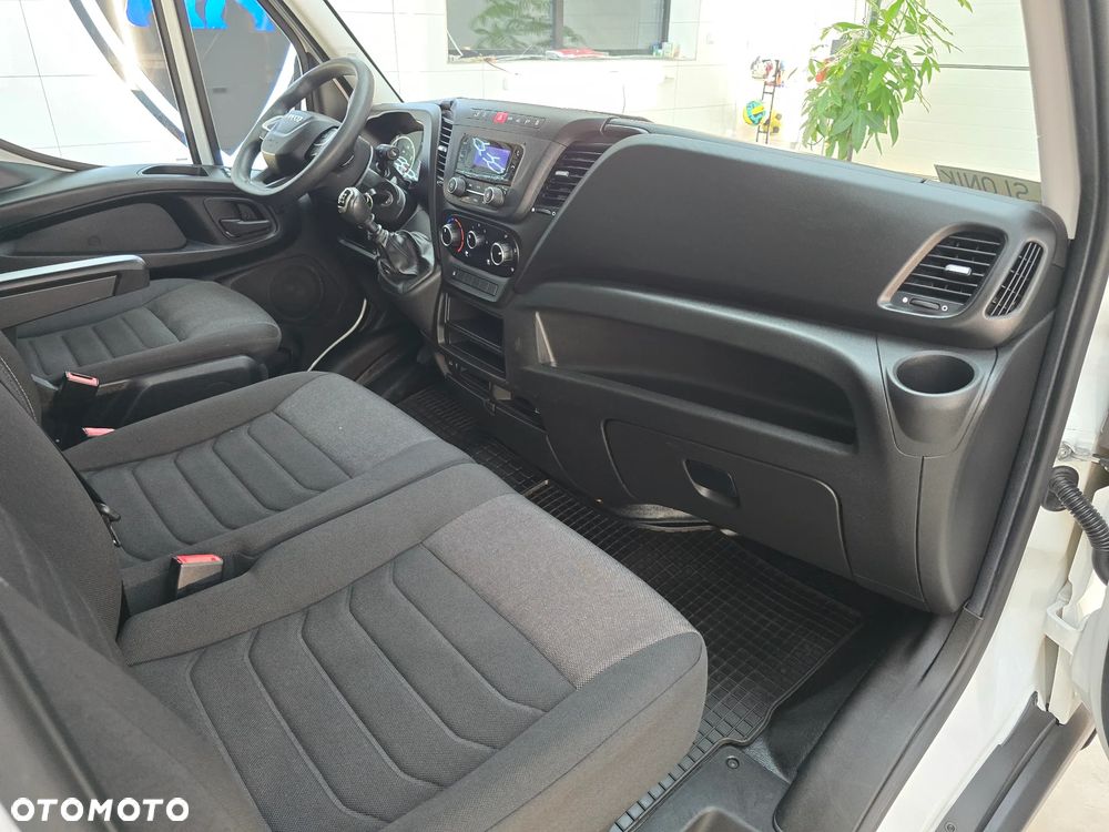 Iveco DAILY 50C18 KONTENER 8-PALET WINDA-1Tona SALON PL SERWIS ASO IVECO DO OSTATNIEGO Km TEMPOMAT FOTEL KIEROWCY PNEUMATYCZNY DOŚWIETLANIE ZAKRĘTÓW KLIMA ELEKTRYKA - 38