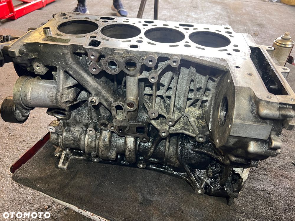 Blok silnika N47D20A kompletny ze stopami 2.0d 177KM - 2