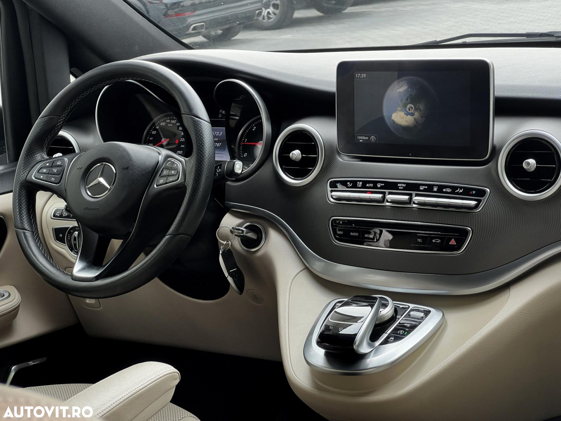 Mercedes-Benz V - 8