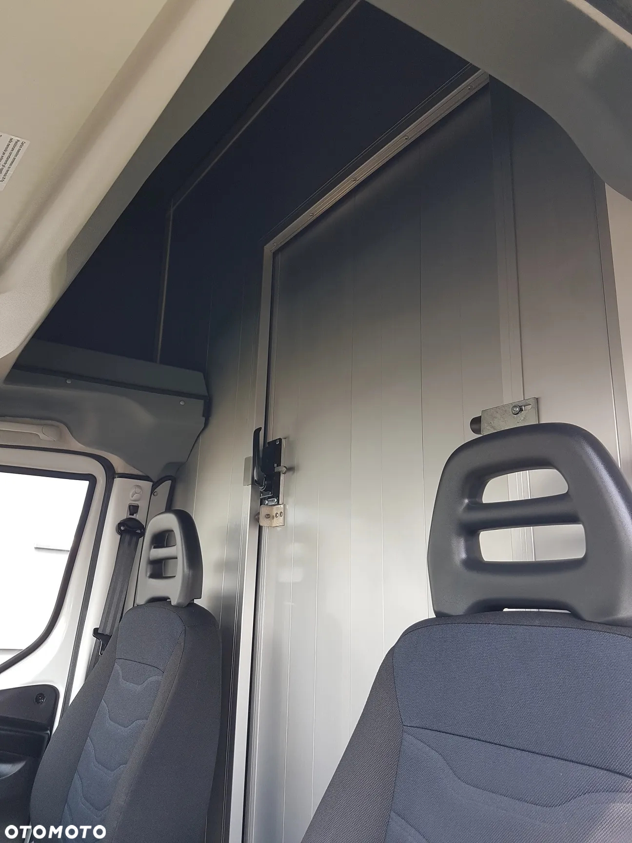 Iveco DAILY KONTENER NISKOPODŁOGOWY 4,31x2,24x2,43 FOODTRUCK SKLEP KAMPER KLIMA BAR KONIOWÓZ - 17