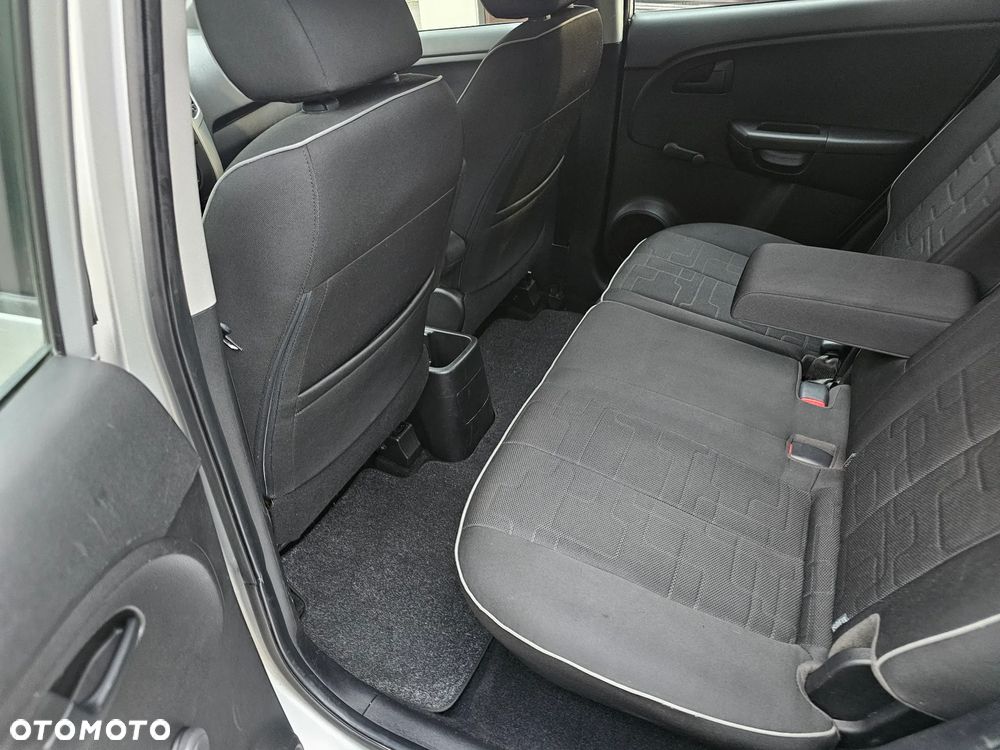 Kia Venga - 19