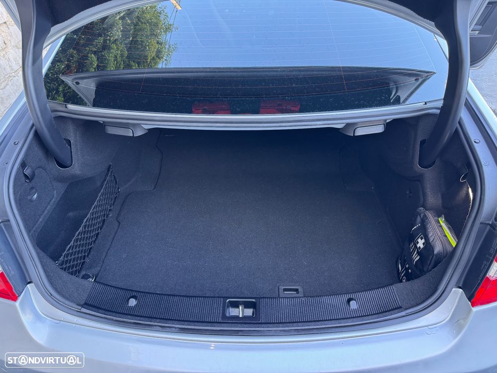 Mercedes-Benz E 350 CDi Avantgarde BlueEfficiency Auto - 33