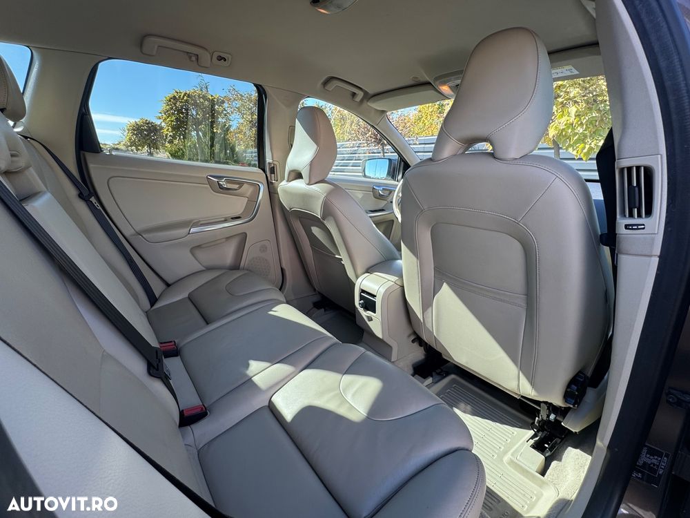 Volvo XC 60 D4AWD Kinetic - 5